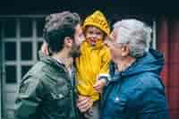 Abuelo, hijo y nieto.